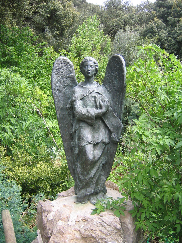 Angel in the gardens of Lluc